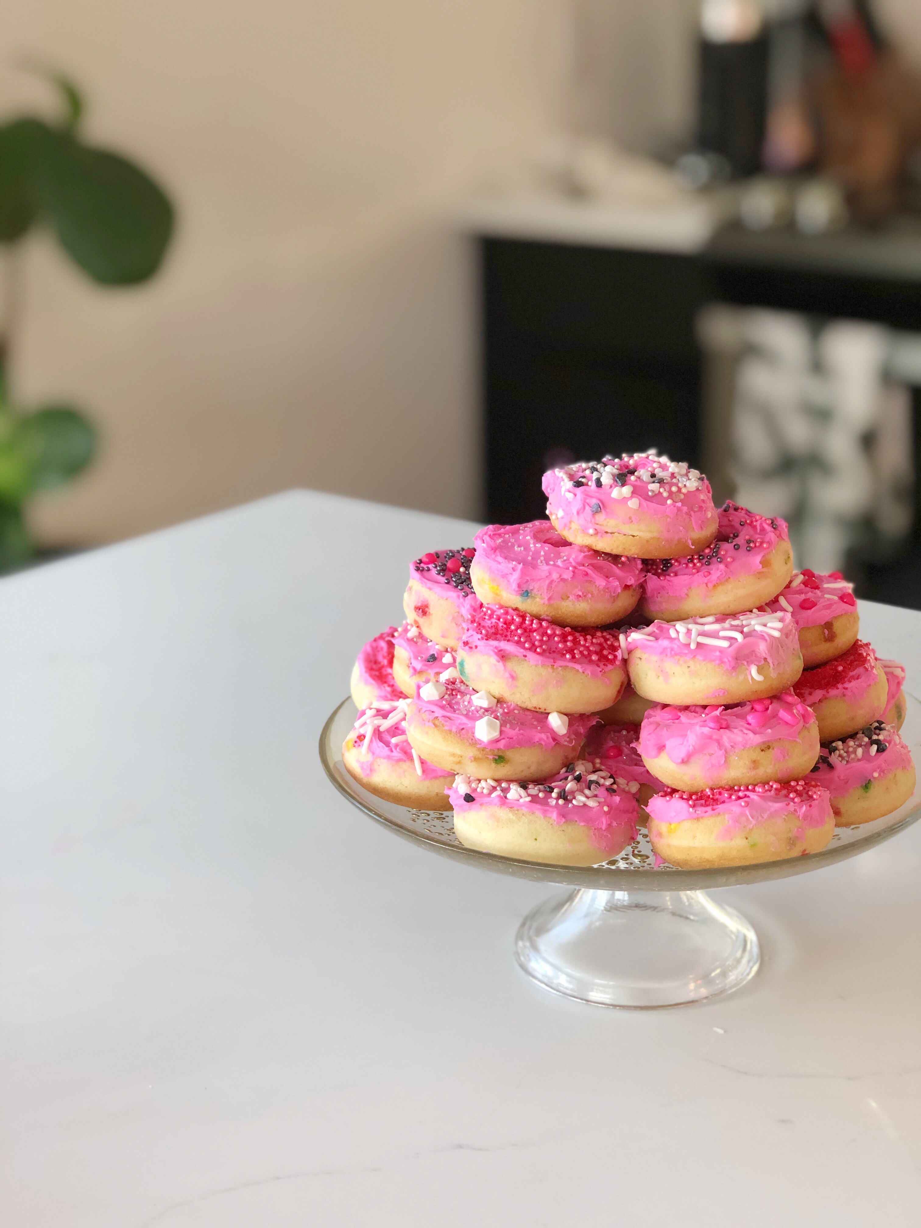 Valentine’s Day Mini Donuts (mini cakes!!)